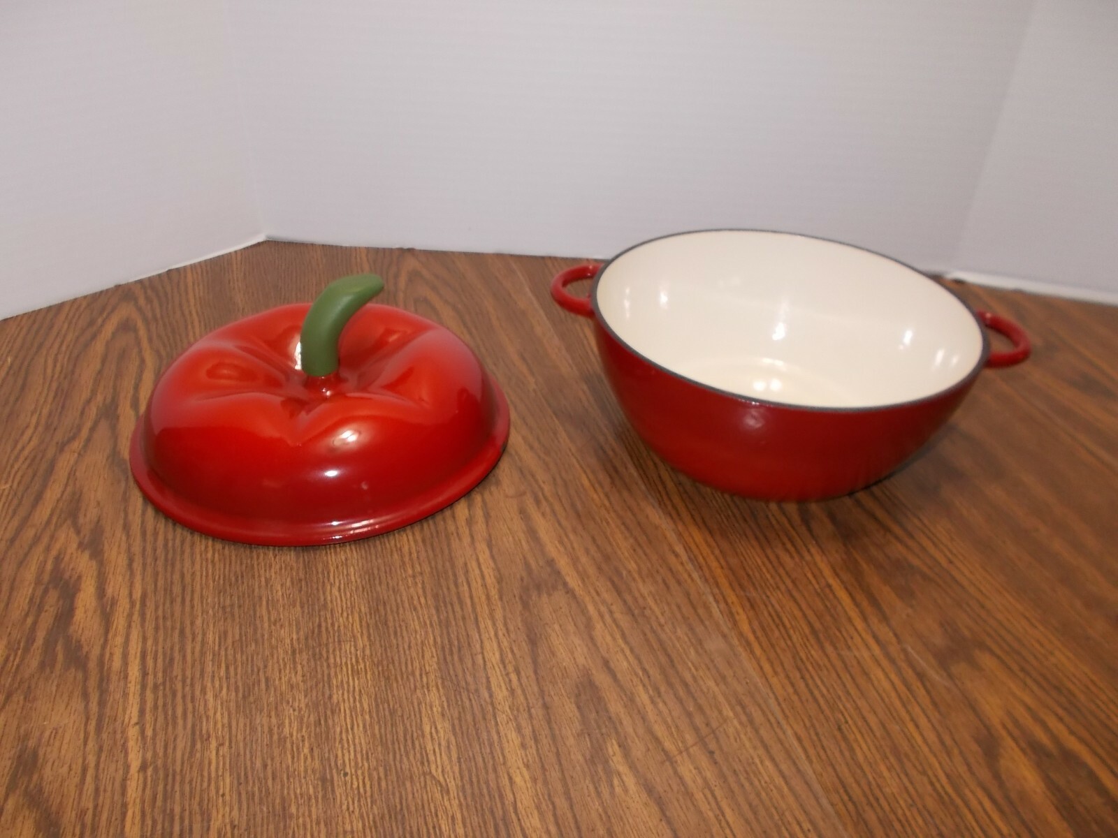 Technique Cast Iron TOMATO Dutch Oven Pot W/Lid 2.5 Qt.