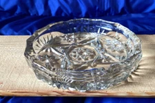 Vintage 8" Round Clear Pressed Glass Ashtray with Star Pattern - Pre-owned