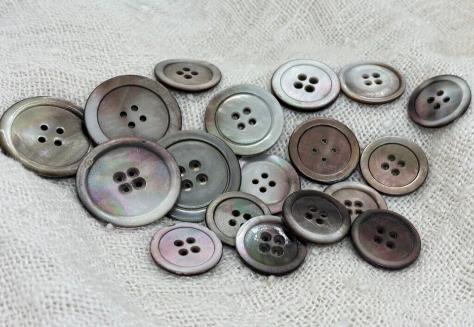 Collection Antique Abalone Pearl Buttons, 4 Sizes, 4-hole, Rimmed. 1" to 1 7/16" - Image 3 of 4
