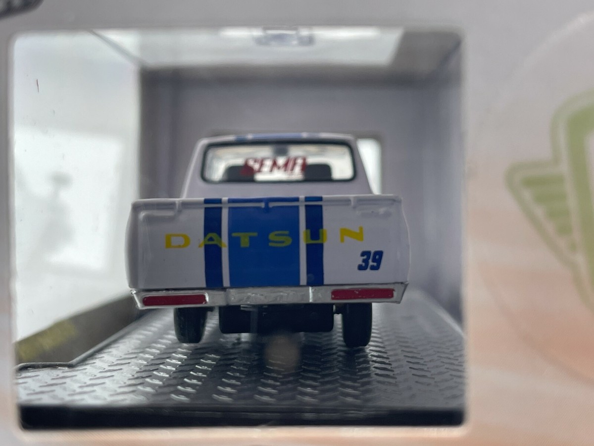M2 Machines Moon Equipped 1974 Datsun Truck Chase 400 pieces