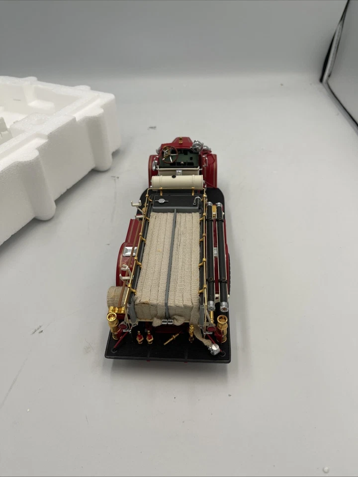 FIRE ENGINE MACK 1926 AC ROTARY PUMPER DANBURY MINT 1:32 W/LADDER/ACCESSORIES B3 - Image 3 of 4