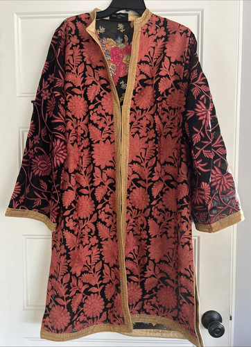 STUNNING VINTAGE INDIAN SILK BLEND FLORAL JACKET/DUSTER COAT W/GOLD TRIM