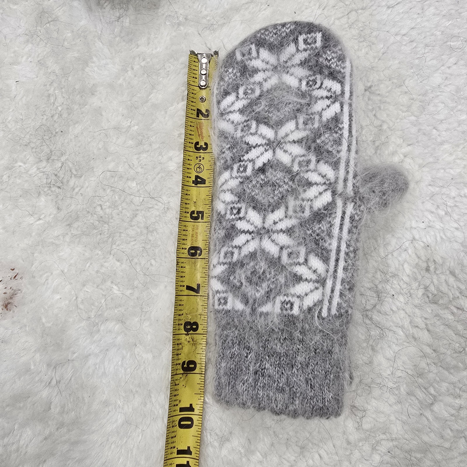 Handmade Goat Down Mittens Grey White Nordic Pattern Warm Winter Gloves One Size image 3