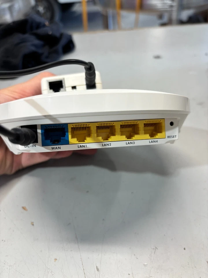 EnGenius OEM ESR350 2.4GHz Wireless 1x/4x Gigabit Cloud Router with USB Port - Image 3 of 3