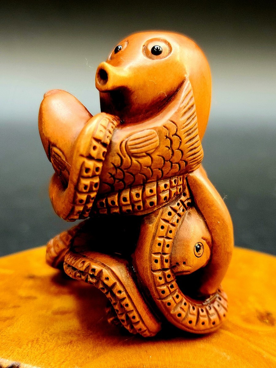 Antique Japanese Meiji Era Wood Netsuke Octopus With Two Fish