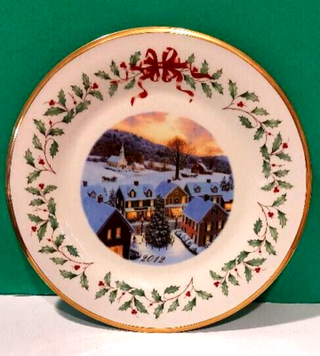 LENOX 2012 annual HOLIDAY PLATE -- Made in the USA -- NEW -- Mint
