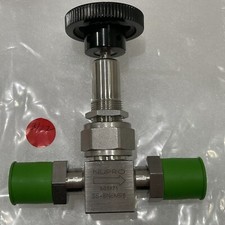 Nupro SS-BN8MR8, Bellows-sealed Manual Valve, New open box