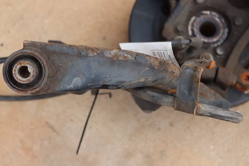 Nissan Pathfinder 2005-2012 4x4 eje trasero derecho nudillo buje brazos de control OEM Foto 4 de 4