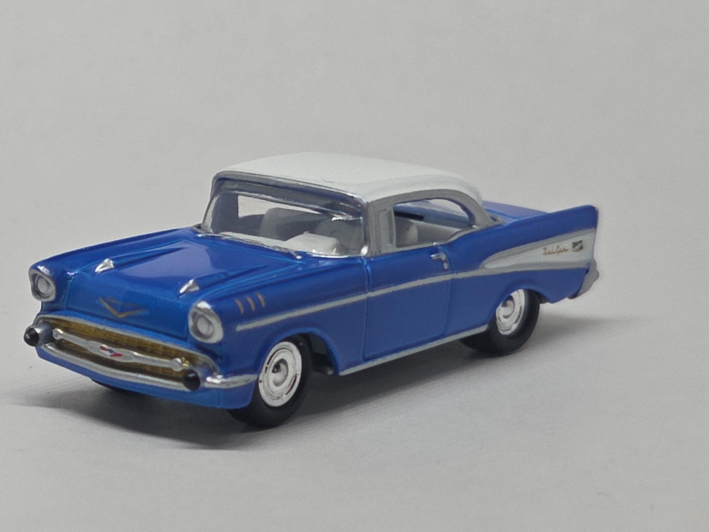 1957 CHEVY BEL AIR CLASSIC COLLECTIBLE 1/64 SCALE LIMITED EDITION REPLICA BLUE