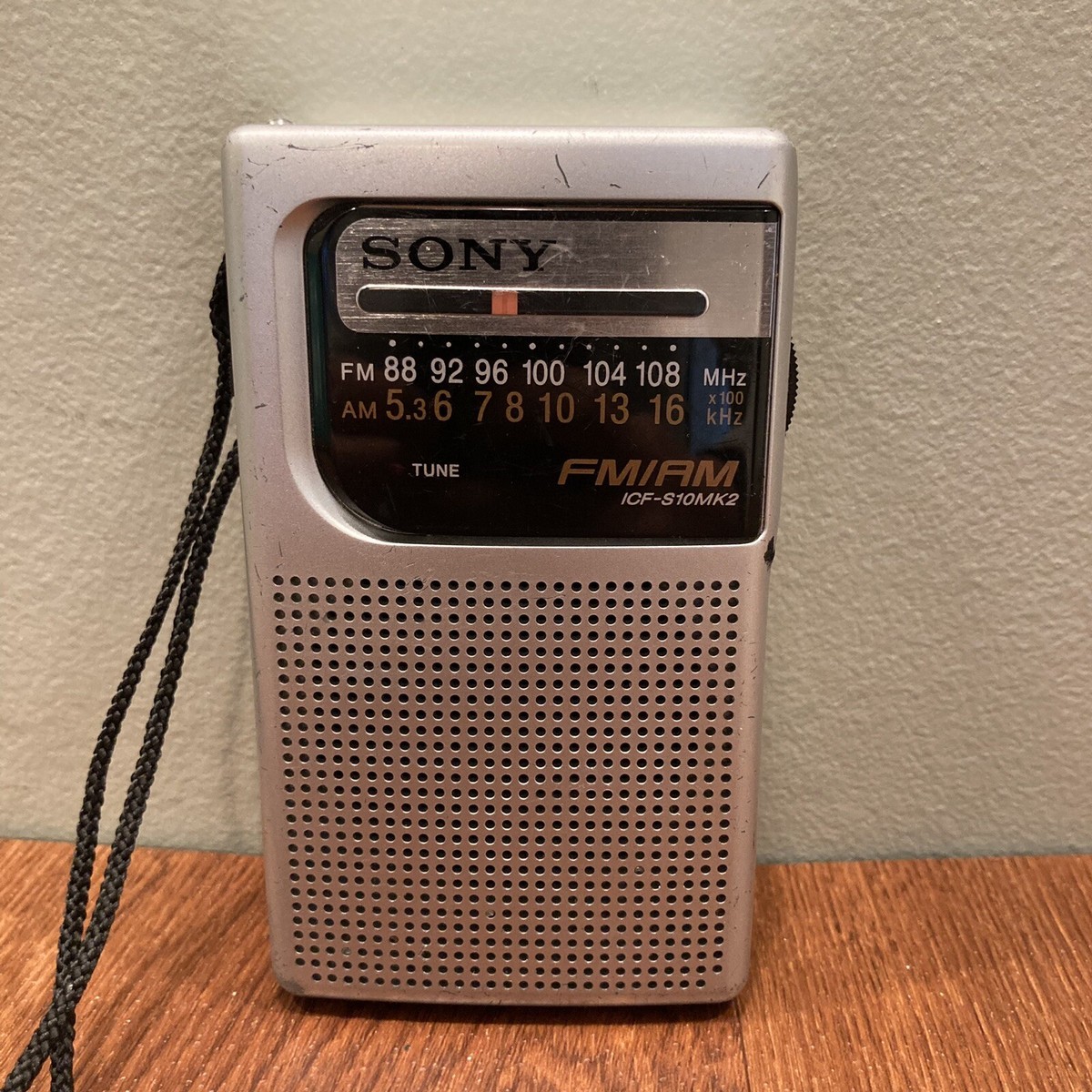 Vintage Sony ICF-S10MK2 FM/AM Transistor Radio w/ Antenna Vintage Sony ICF-S10MK2 FM/AM Transistor Radio w/ Antenna