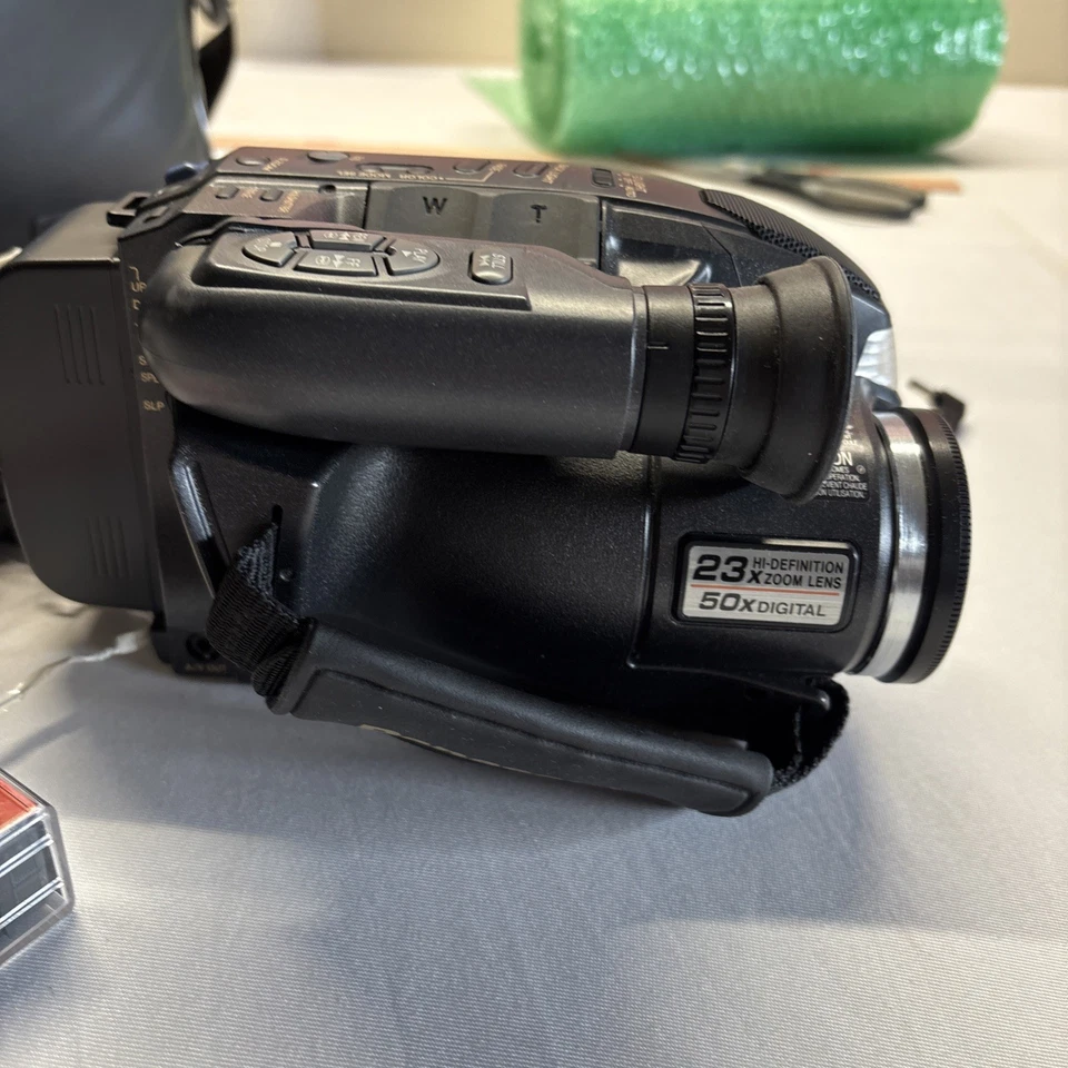 Panasonic VHS-C Palmcorder Video Camera PV-L658 w Cables, Manual, Case Battery - Image 4 of 4