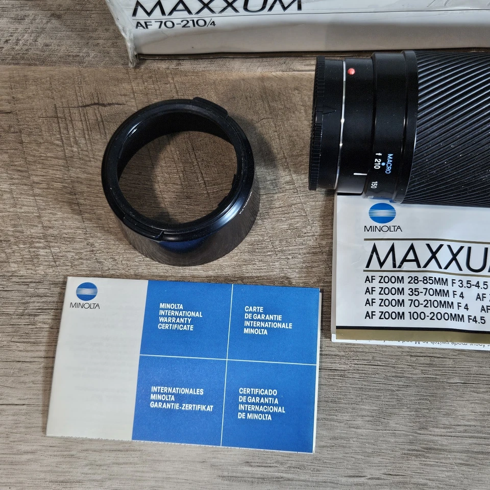 Konica Minolta 70-210mm f/4 AF Lens For Minolta-"Beer Can"-Zoom-Caps-Lens Shade - Image 3 of 4