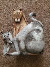 Vtg Marsha McCarthy Signed Cat x2 Sculpture 10" Resin Gold Gray, Blue Green Eyes