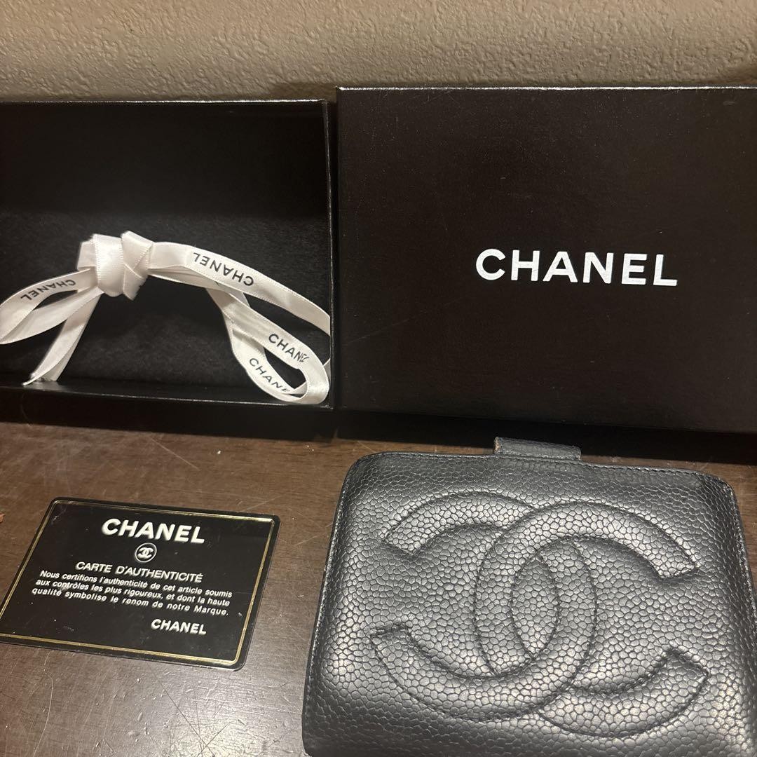 CHANEL Black Leather Bifold Wallet Authentic ZW175540