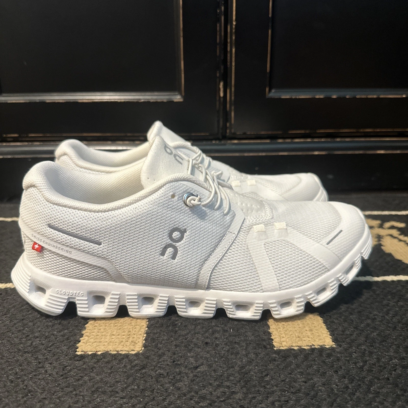 On Cloud 5 White Women’s Size 7.5 (small defect)