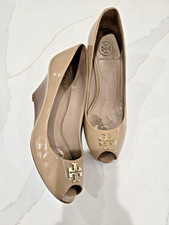 Tory Burch Size 7.5 Beige Patent Leather Peep Toe Wedge Pumps Heels Gold Logo