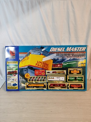 Life-Like 8740 Diesel Master HO Scale Deluxe Train Set 48x49'' Union Pacific READ
