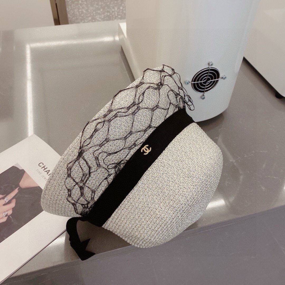 Chanel bucket hat black ribbon, white bucket CC logo size 57 Chanel bucket hat black ribbon, white bucket CC logo size 57