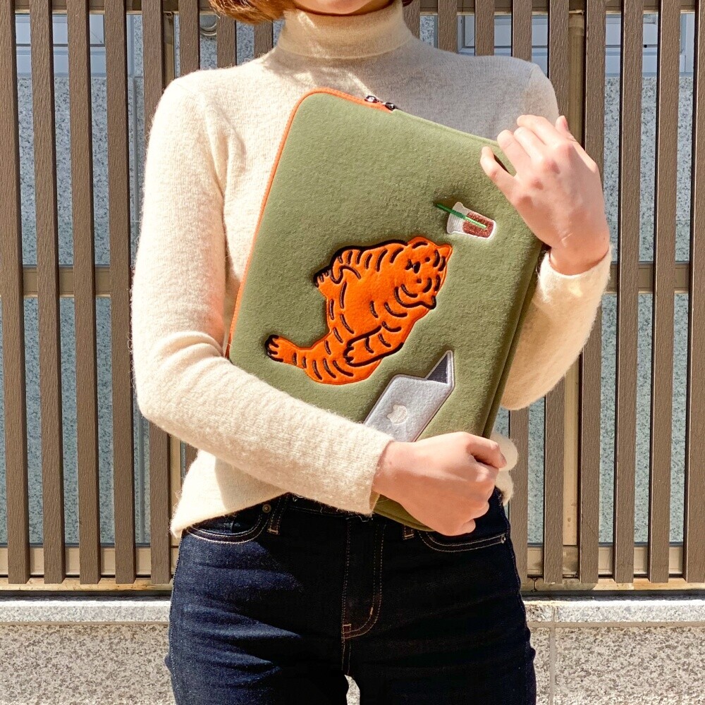 【MUZIK TIGER】Laptop/Tablet Pouch★Lazy Tiger [12-14inch] MUZIK TIGER Lazy Tiger Laptop Tablet Pouch Sleeve Official