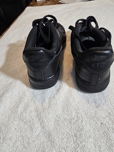 Size 4y(GS) - Nike Air Force 1 Low Triple Black - 314192-009 - Picture 4 of 5
