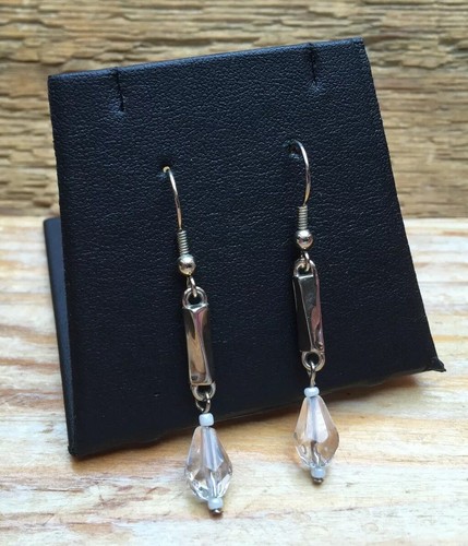 Silver Tone Metal Glass Bead Earrings Antique/Vintage Look/Elegant/Drop - Picture 1 of 4
