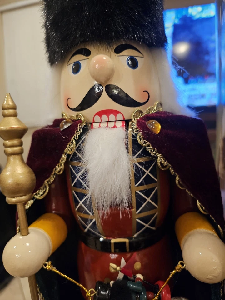 Cascanueces de madera Kirkland de 18" artículo pintado a mano Navidad con caja # 900849 Foto 4 de 4