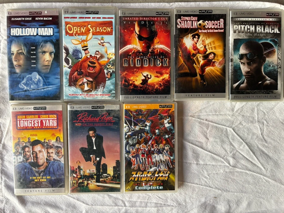 PSP UMD VIDEO LOT 28 MOVIES N Cases some Loose. FAMILY ACTION COMEDY HORROR Foto 2 de 4