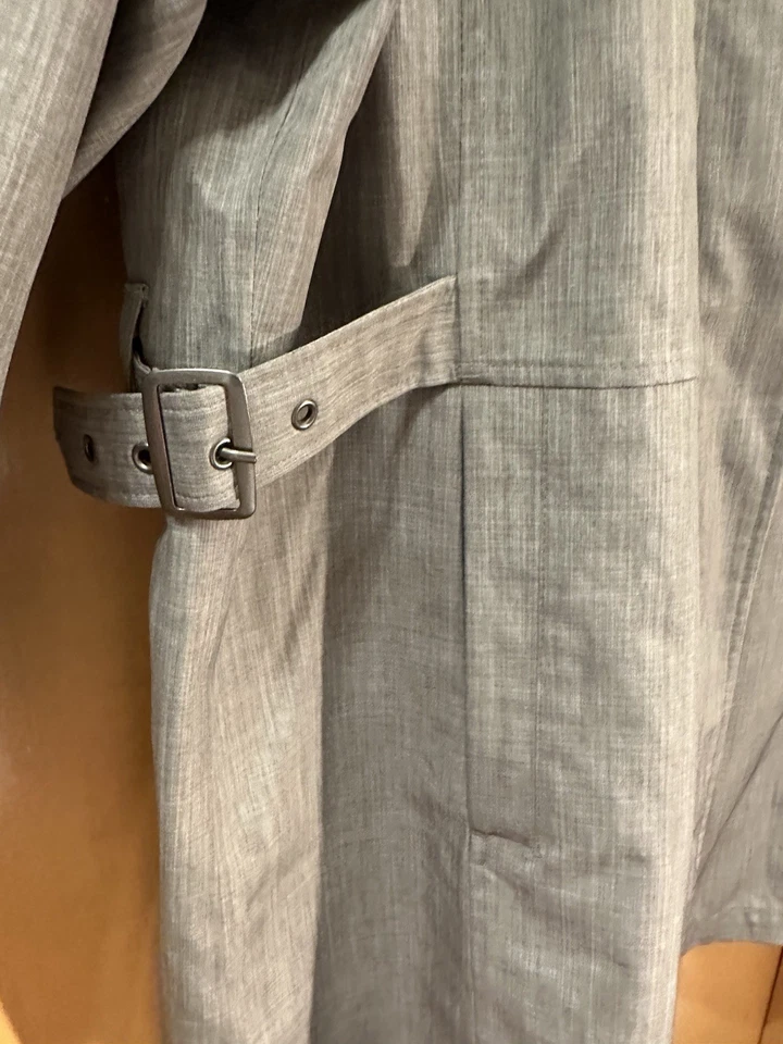 KIrkland Women's XL Hooded Raincoat in Grey Snap and Zipper Closure - Image 3 of 4