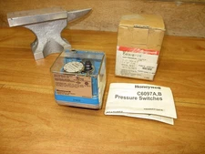 Honeywell C6097B1028 *NEW* Gas Pressure Switch