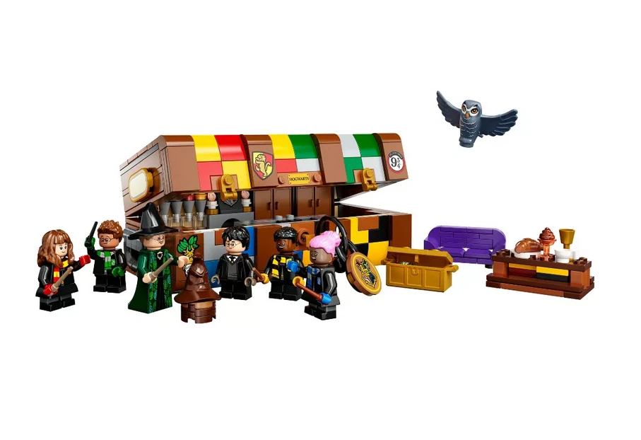 LEGO Harry Potter Hogwarts Magical Trunk 76399 Luggage Set