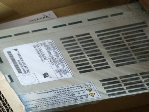 NEW YASKAWA SGDM-04AC-SD2B Servo Drive - Picture 2 of 3