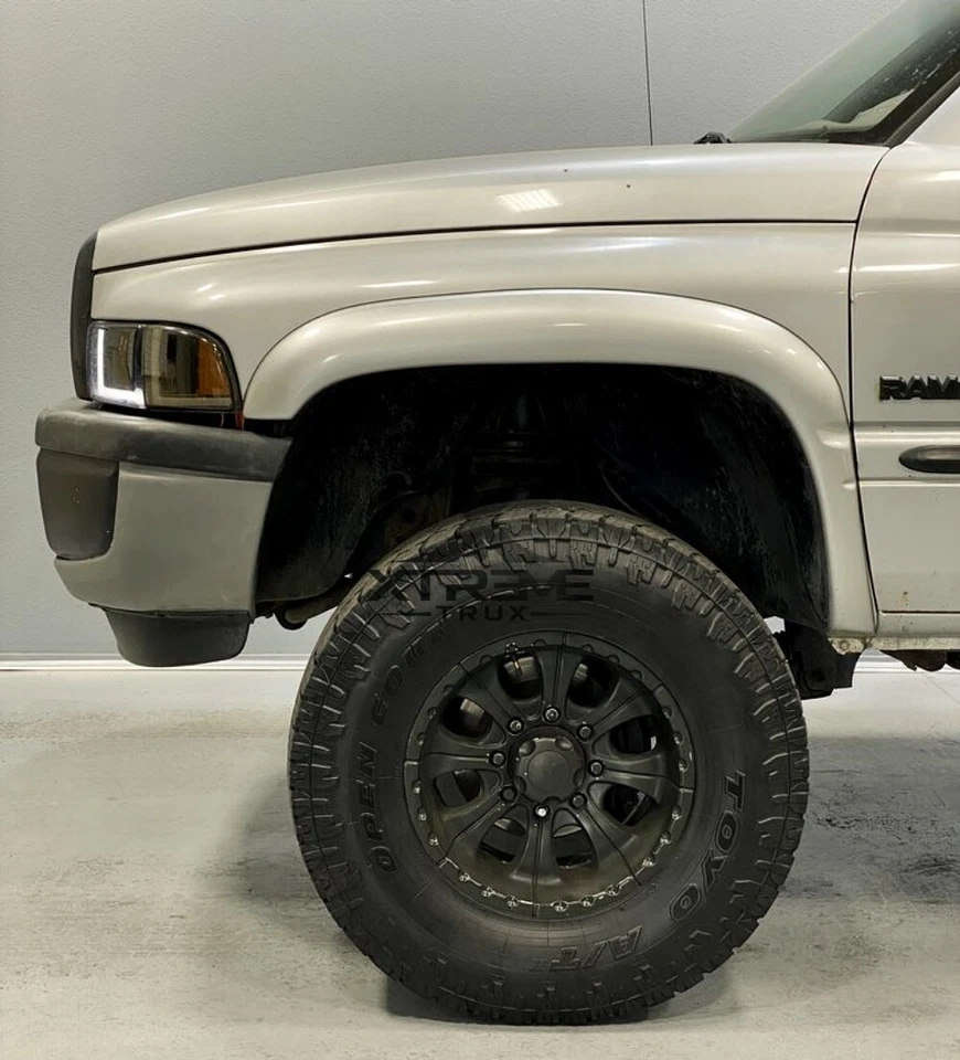 Juego de llamaradas de guardabarros estilo OE pintables negras 94-02 Dodge Ram 2500 3500 Foto 3 de 4