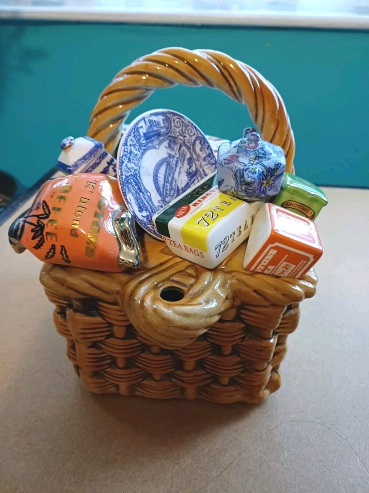 Ringtons Limited Edition Monty Basket Teapot by Paul Cardew  - Image 2 of 4