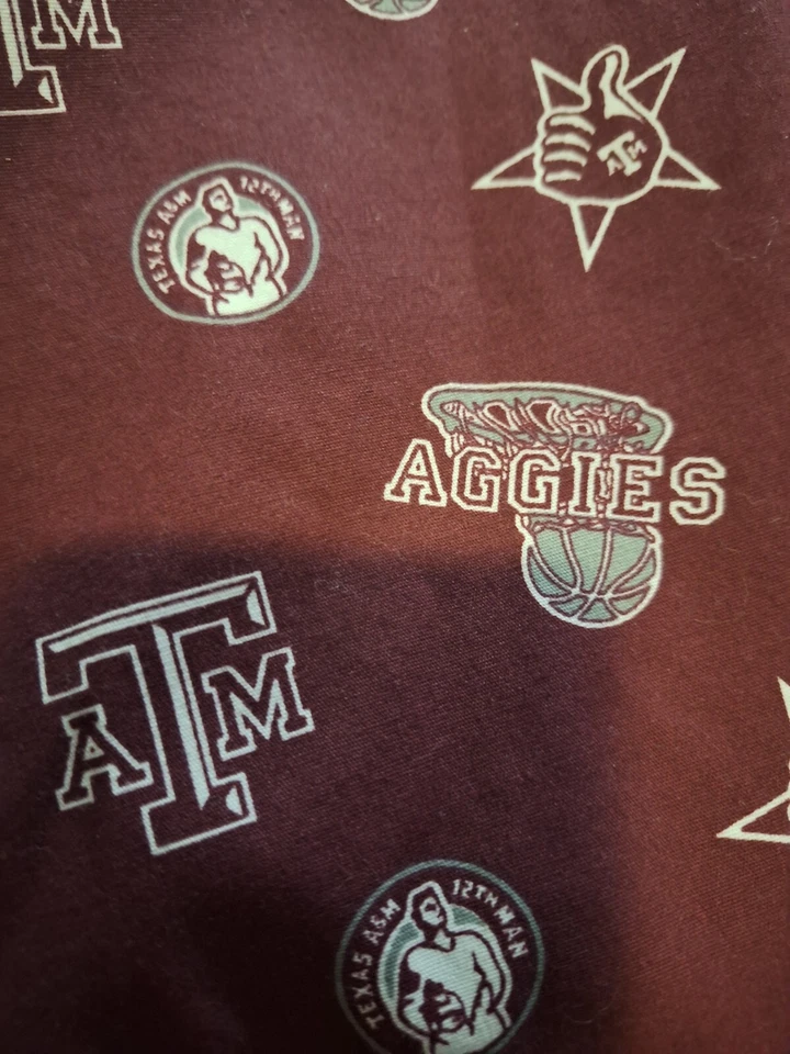 Scrub Dudz Texas A&M Aggie's Unisex Scrub Top Sz XL - Image 3 of 4