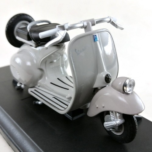 VESPA 125 CC. Die-Cast Motorcycle Model Toy Collection Welly 1:18 Scale Hobby #3 - Picture 9 of 12
