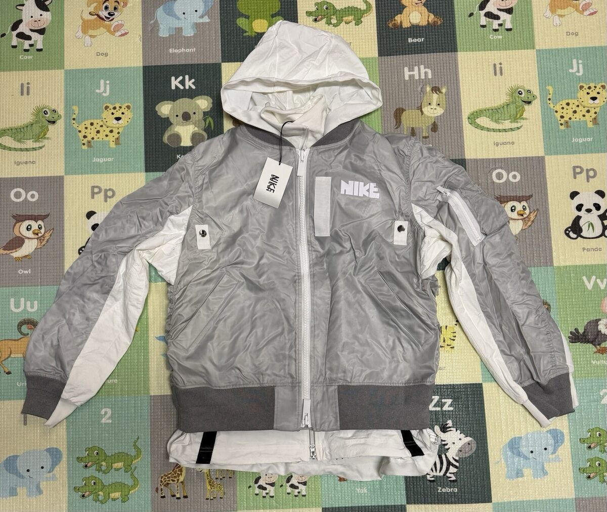 Nike x Sacai Layered Bomber Jacket Grey White Women's Sz Nike x Sacai Layered Bomber Jacket Grey White Women's Sz