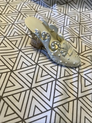 PRINCESS ARIEL WALKING ON WATER CHARACTER COBBLER SHOE DISNEY PRINCESS ORNAMENT 