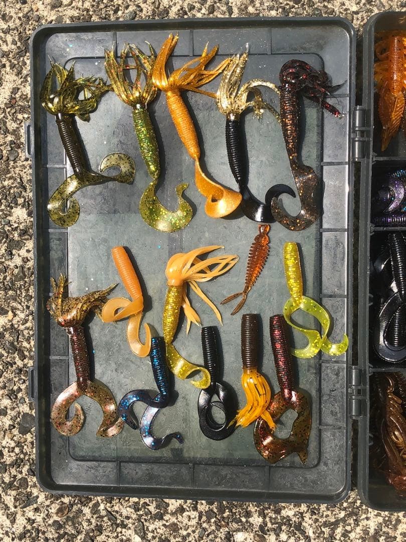 Bass fishing retirement set, Gary Yamamoto and other worms - Image 8