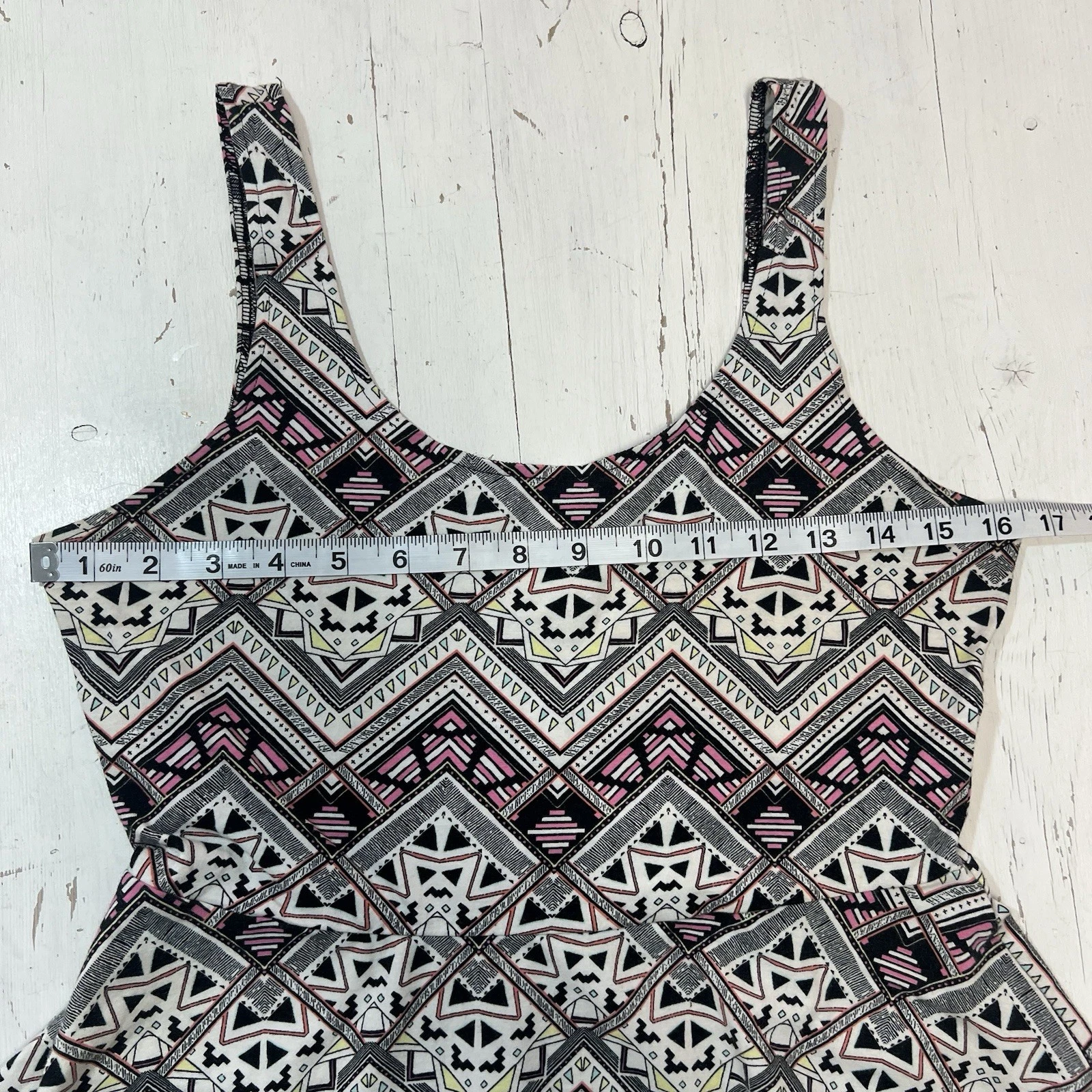 UNDERCOVER Victoria's Secret ROSA stampa tribale skater tank mini abito aderente e svasato taglia M