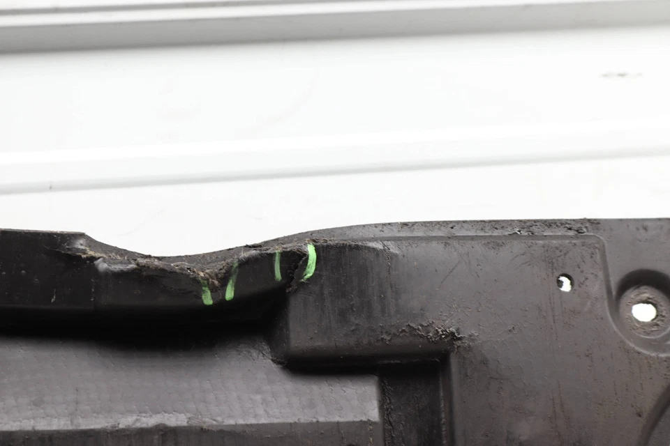 01-05 AUDI ALLROAD QUATTRO 2.7L - PAN Vientre Delantero / Placa de deslizamiento / Deflector de sonido Foto 4 de 4