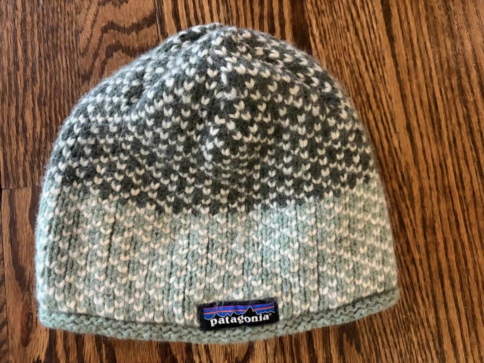 Patagonia Thick Beanie Two Tone Green Cream Wool Knit Fleece Lined Warm Outdoor
Opens in a new windo