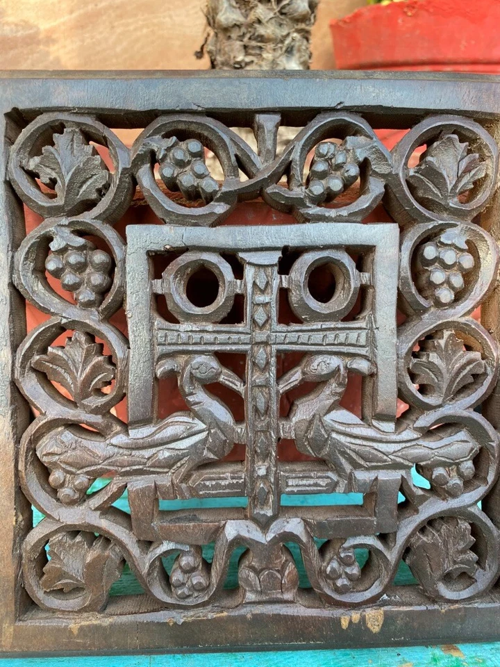 Antigua figura de pavo real tallada a mano tallada a mano panel de decoración de pared raro 1890 Foto 2 de 4