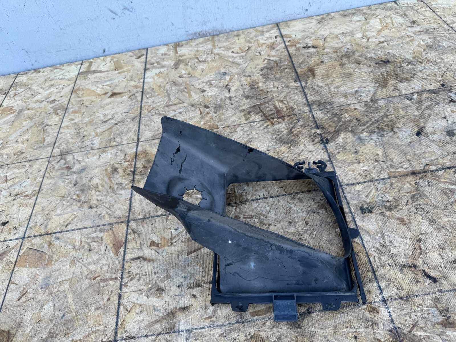 Bentley Flying Spur 2004-2010 Right Air duct P/N 3W0121468