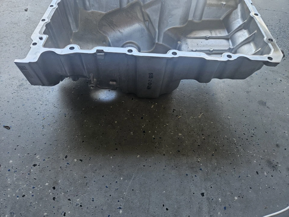 Nuevo cárter de aceite OEM Alfa Romeo Giulia Mopar 04893549AD 50054594 sin sensor Foto 4 de 4