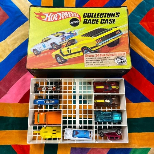 Lot Hot Wheels Collectors Case + 8 Die Cast Cars (4 Redline) Vicky GT70 Bugeye