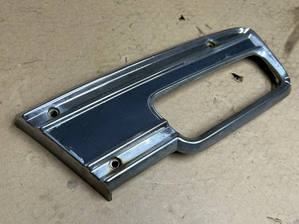 Dodge Truck D100 W100 1975 1976 - moldura guardabarros delantero pasajero 3829800 Foto 3 de 4