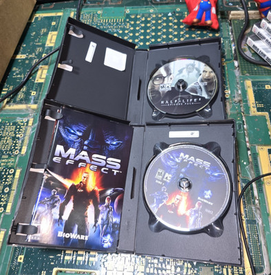 Mass Effect (PC, 2008) Disk 1 ONLY w/Manual & Half-Life 2 Episode Pack Disk/Case