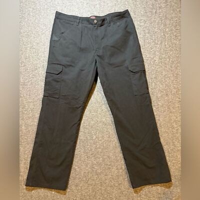 Wrangler Workwear black cargo pants mens 40x32 straight fit Work comfort nice!