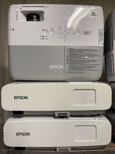 Lot Of 6 Epson LCD Projector PowerLite 825+ 3000 ANSI Lumens - W/ Power Cord - Picture 2 of 4
