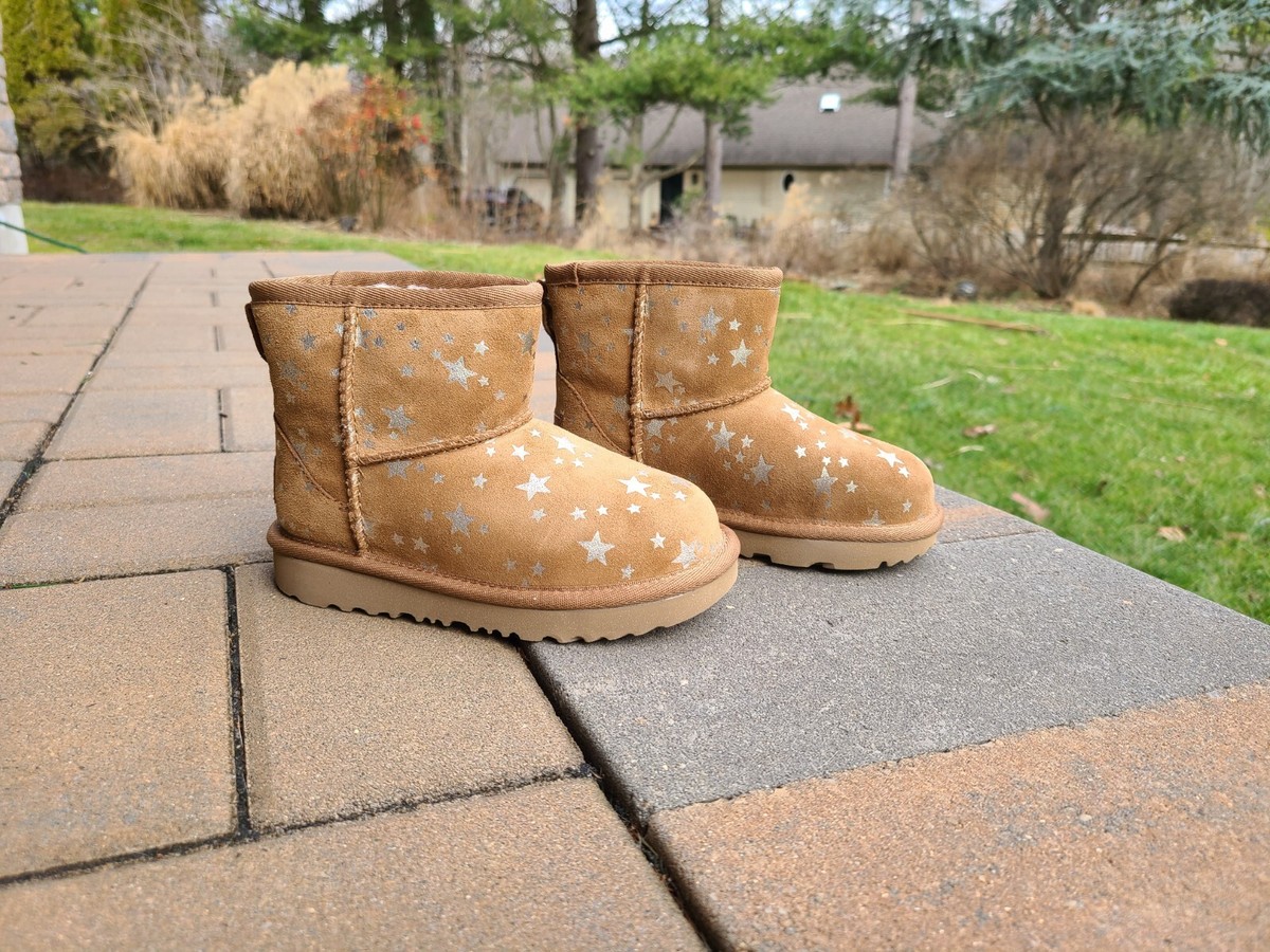 UGG BOOTS Kids Classic Mini II Stars Size 10 CHESTNUT Brand UGG BOOTS Kids Classic Mini II Stars Size 10 CHESTNUT Brand